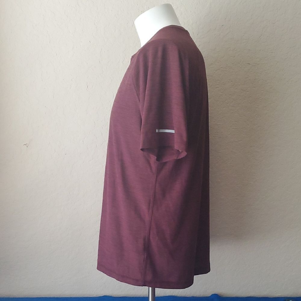Old Navy Active Men's Breathe On Henley T-Shirt Burgundy Large -Short Sleeve Top - Picture 3 of 6
